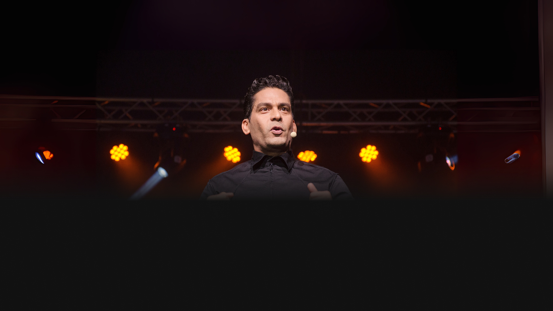 Ismael Cala en el escenario de Manifiesta tu Destino